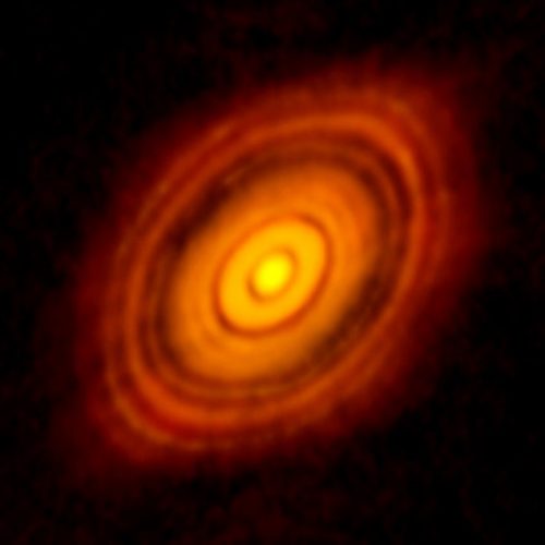 Orange and yellow protoplanetary gas around star HL Tau