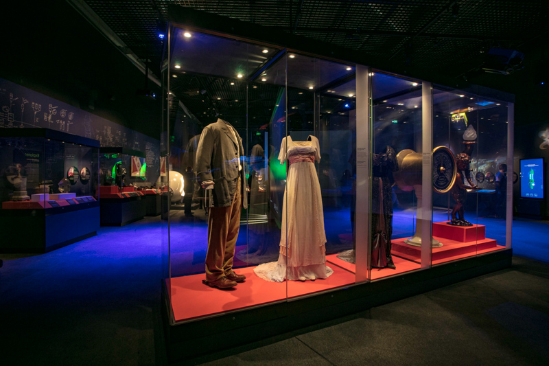 Challenging the Deep: costumes from Titanic
